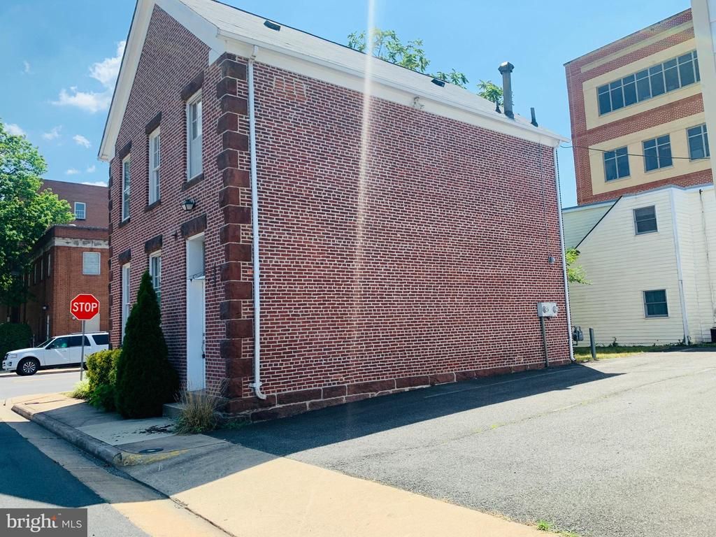 9251 Lee Ave, Manassas, VA 20110